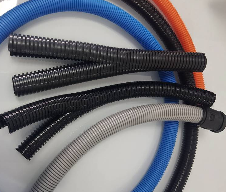 尼龙波纹管在高端制造领域的防护革命 ——从工业机床到航空航天的全场景应用解析