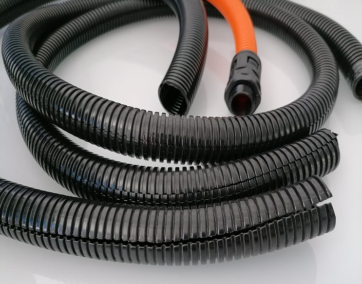 PA阻燃尼龙塑料软管穿线波纹管：光伏发电电缆的“黑色铠甲”