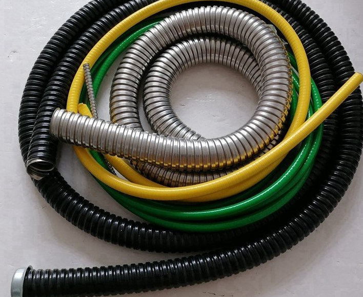 平包塑与波纹包塑金属软管：结构、性能与场景的深度解析